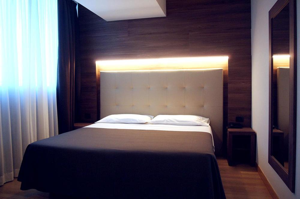 Golf Hotel Milano Opera Exteriör bild